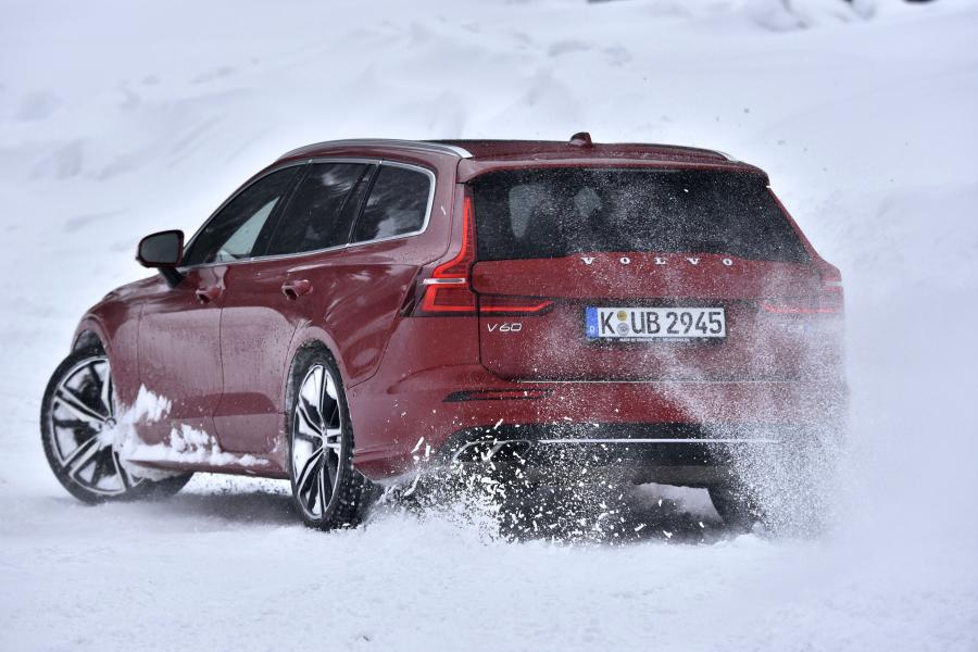  Volvo V60 T6 R-Design 2018 года  (WW) (фото 17 из 17)